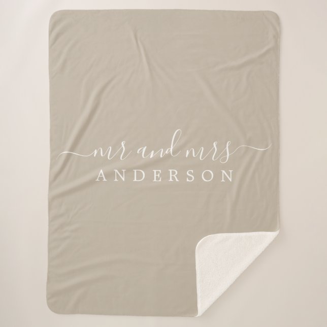 Chic Newlywed Mr. Shiitake Gray Monogram Sherpadecke (Vorderseite)
