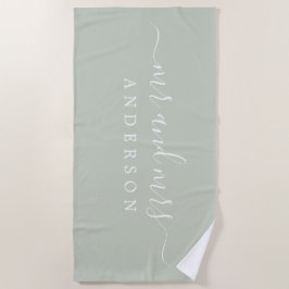 Chic Newlywed Mrs Pastel Green Mit Monogramm Strandtuch