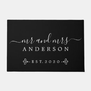 Chic Newlywed Mrs. Schwarz-weiß Family Monogram Fußmatte