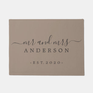 Chic Newlywed Mrs Taupe Family Monogram Fußmatte