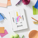Chic Niedlich Illustration Personalisiert Unicorn iPad Pro Cover<br><div class="desc">Ich habe dieses niedliche, geistliche und magische Einhorn mit ihrer Blume Krone an der Seite meiner 2 Töchter illustriert. Sie hatten Spaß, mir zu sagen, welche Farben und Wimpern für dieses schöne Wesen funktionierten. Ich hoffe, deine Tochter sie auch. Personalisieren Sie diese Tablettenhülle mit ihrem Namen. Besuchen Sie uns auf...</div>