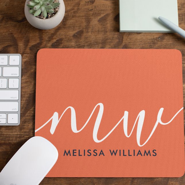 Chic Orange Minimalistisch Monogram Name and Initi Mousepad (Von Creator hochgeladen)