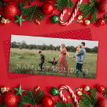 Chic Panoramic Einfach Minimalistisch 1 Foto Weihn Feiertagskarte<br><div class="desc">Diese moderne Urlaubsfotokarte verfügt über ein vollrahmenes (auch vollbleichtes) horizontales Foto und den EDITABLE Gruß "Happiest Holidays". Das Design ist minimalistisch und dennoch elegant. Auf der Rückseite finden Sie ein einfaches rot-weites Punktmuster. Sie können dieses Design weiter anpassen, indem Sie ein anderes Foto und/oder einen zusätzlichen Text auf der Rückseite...</div>