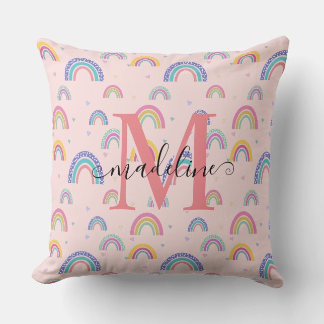 Chic Pastel Pink Rainbow Heart Monogram Kissen (Vorderseite)