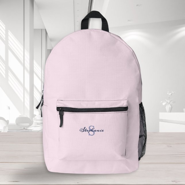 Chic Pastel Pink Trendy Minimal Mit Monogramm Bedruckter Rucksack (An elegant minimalist backpack in pale pink with custom monogram)