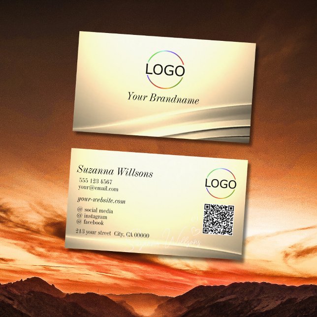 Chic Pastel Silk Cream Curved Deco Logo QR Code Visitenkarte (Von Creator hochgeladen)
