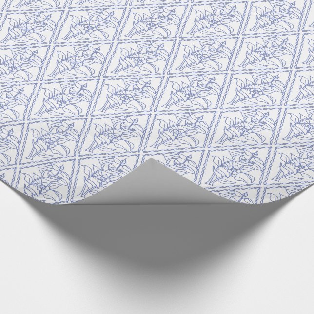 Chic Periwinkle Blue White Floral Diamond Muster Geschenkpapier (Ecke)