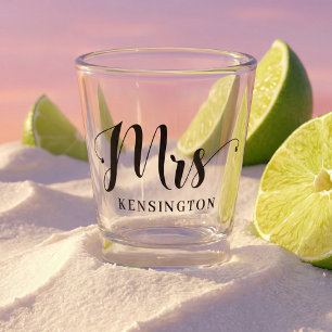 Chic Personalisiert Mrs. Newlywed Typografy Schnapsglas