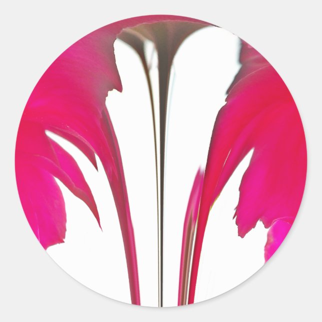 Chic phantastische Rote Rose unter dem weißen Himm Runder Aufkleber (Vorderseite)