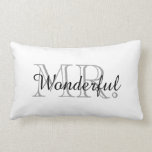 CHIC PILLOW_ " HERR WONDERFUL " LENDENKISSEN<br><div class="desc">" HERR WONDERFUL" GRAUER UND SCHWARZER TEXT AUF WEISSEM HINTERGRUND</div>