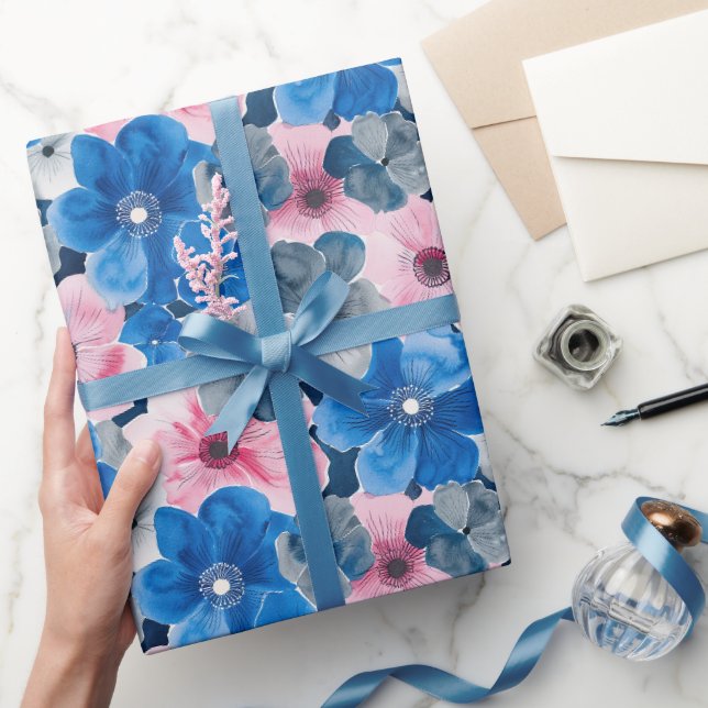 Chic Pink Blue Floral Geburtstag Geschenkpapier (Schenken)