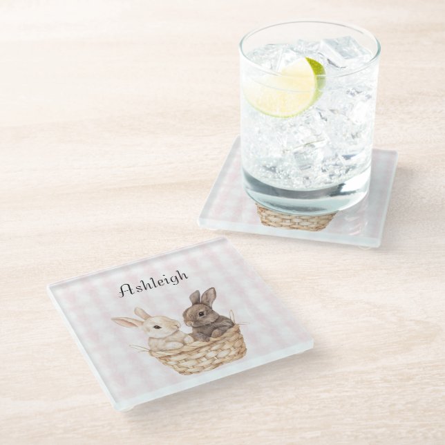 Chic Pink Kariert Stripes Bunnies in einem Korb Os Glasuntersetzer (Schrägansicht)