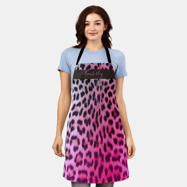 Chic Pink Leopard Print Script Name Schürze (Getragen)