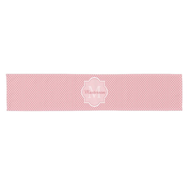 Chic Pink Quatrefolie Monogramm mit Name Kurzer Tischläufer (Horizontal)