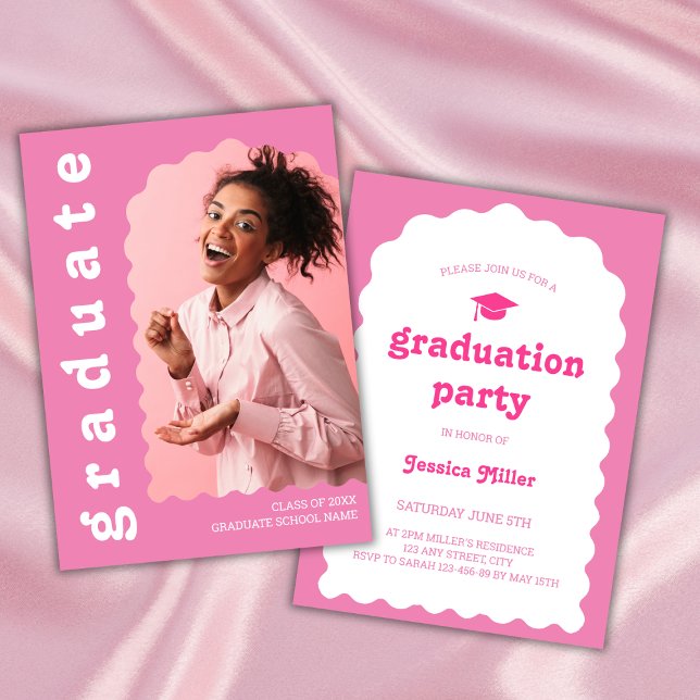 Chic Pink Retro Schriftart Wavy Arch Foto Abschlus Einladung (graduation party invitation retro font class of 2024 chic pink wavy arch photo)