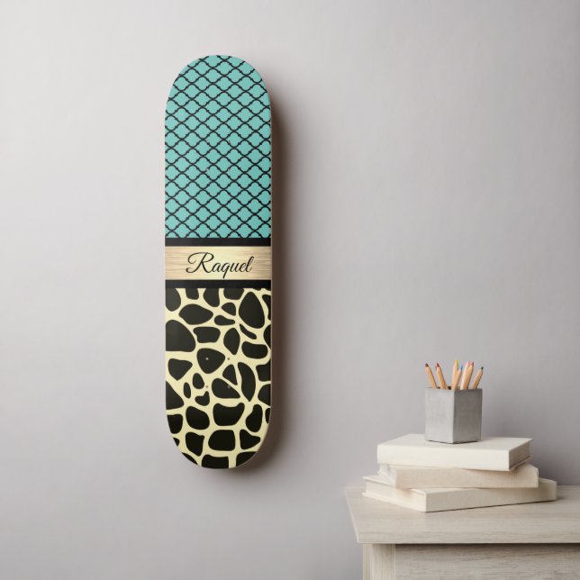 Chic Quatrefoil Giraffe Print   Skateboard (Wandkunst)