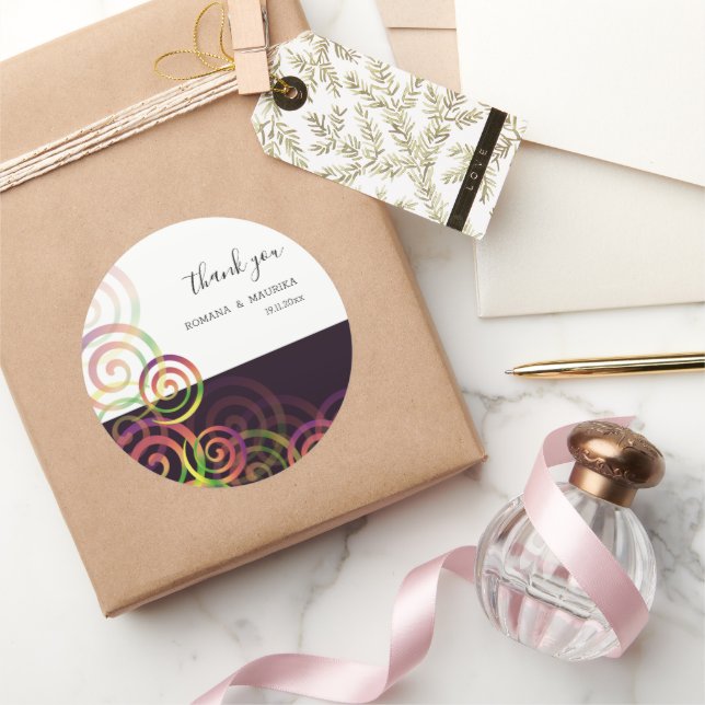 Chic Rainbow Spirals auf Lila Tiefen Runder Aufkleber (Schenken)