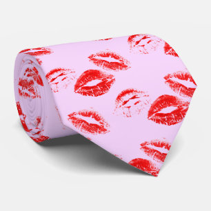 Chic Red Lip Print Krawatte auf Lavendeluntergrund