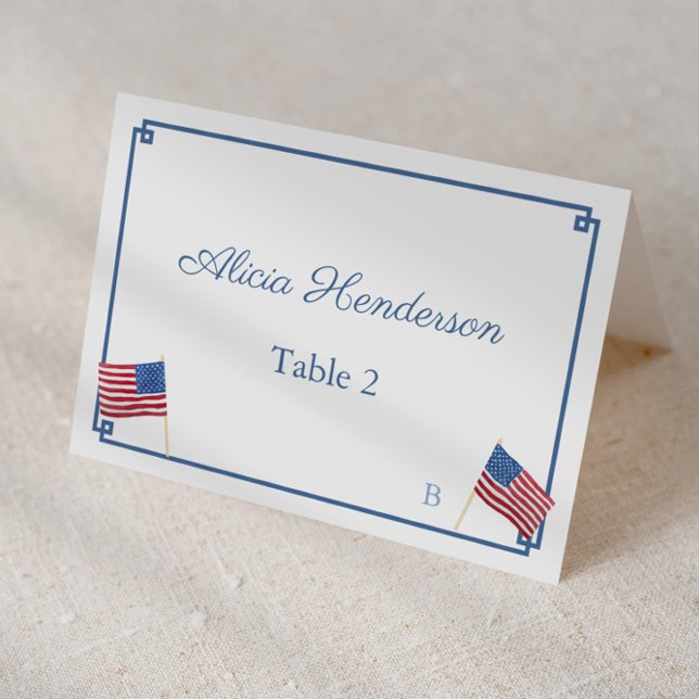 Chic Red White Blue USA Flag Wedding Platzkarte Tischnummer (Patriotic individual place cards, buffet cards or food tents with navy blue greek key and usa flags)