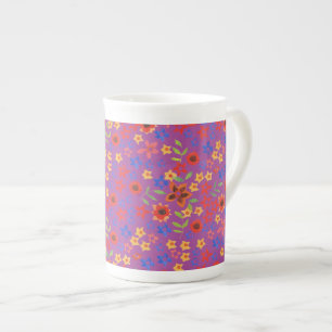 Chic Retro-Blumenmuster auf Magenta-Bone-China-Tas Prozellantasse