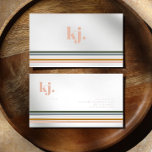 Chic Retro Stripes Monogramm Visitenkarte<br><div class="desc">Ein minimalistisches Monogramm-Design mit großen typografischen Initialen in einem klassischen Schriftart mit Ihrem Namen unten und schicken Retro-Regenbogenfarben Streifen. Modernes Design! Die Hintergrundfarbe kann personalisiert sein. Fügen Sie Ihre vollständigen Kontaktinformationen auf der Rückseite ein. Minimalistisches Design für jede Art von Unternehmen. Diese vollständig bearbeitbare doppelseitige Visitenkartenvorlage wird Ihre Marke sicher...</div>