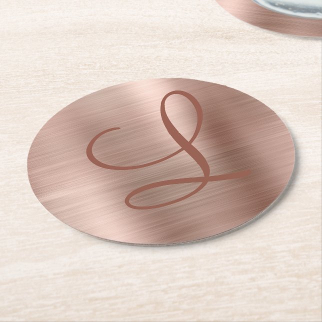 Chic Rose Gold Brushed Metal Monogram Initial Runder Pappuntersetzer (Angewinkelt)