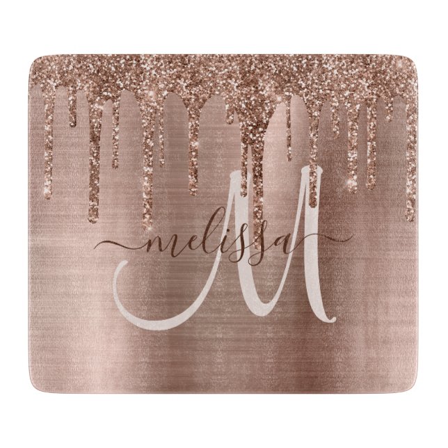 Chic Rose Gold Dripping Glitzer Metal Monogram Schneidebrett (Vorderseite)