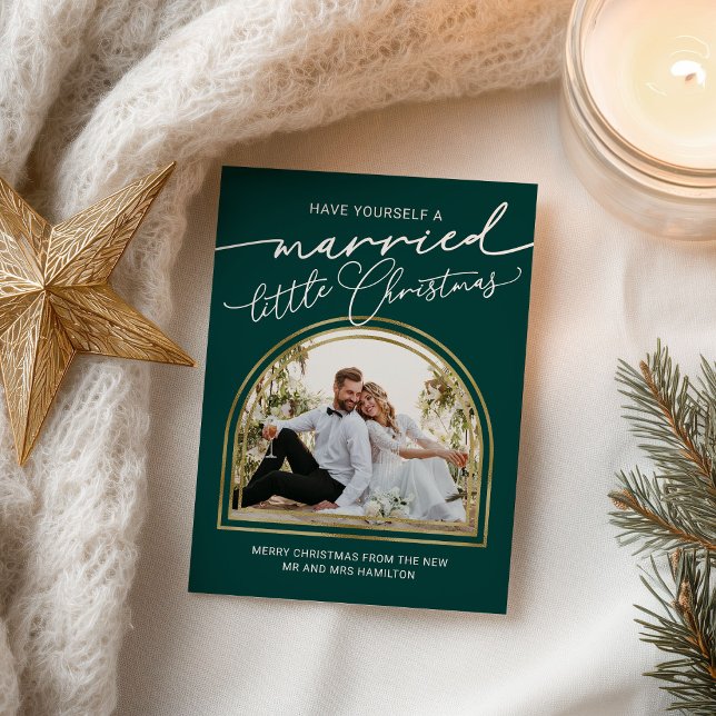 Chic Script Arch Holiday Wedding Ankündigung (Von Creator hochgeladen)