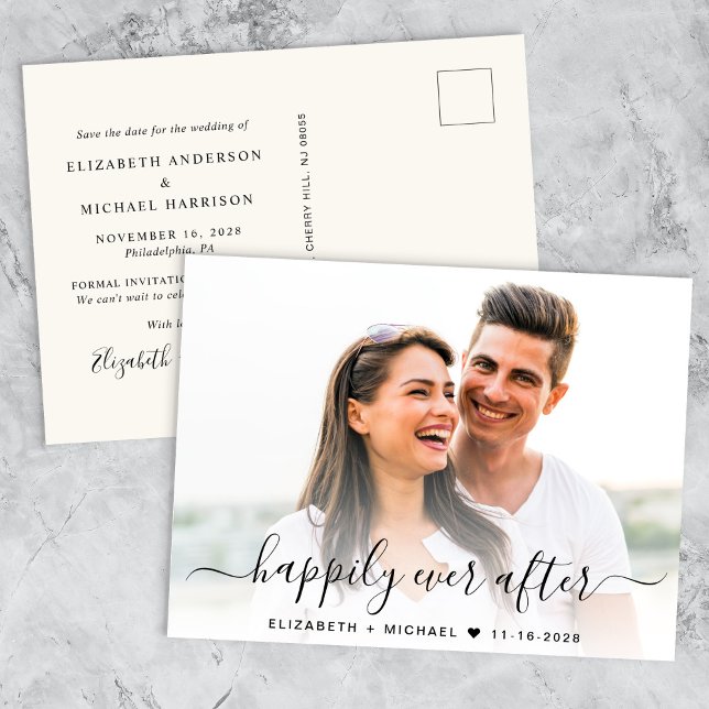 Chic Script-Foto-Overlay-Cream Save the Date Ankündigungspostkarte (A chic happily ever after photo save the date announcement)