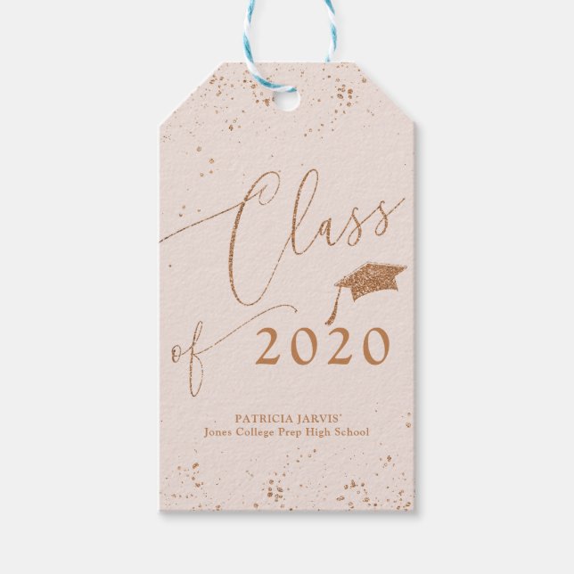 Chic Script Grad Ankündigung Rose Gold Glitzer Geschenkanhänger (Vorderseite)
