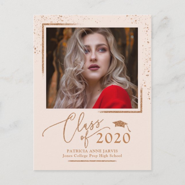 Chic Script Grad Ankündigung Rose Gold Glitzer Postkarte (Vorderseite)