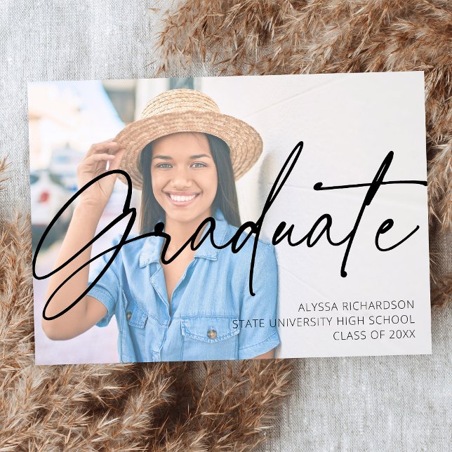 Chic Script H Foto Graduation Party White Einladung (Von Creator hochgeladen)