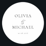 Chic Script Minimalistisch Wedding Runder Aufkleber<br><div class="desc">Fügen Sie Ihren Gastgeschenke Hochzeiten, Umschlägen oder Verpackungen eine persönliche und elegante Touch mit diesem minimalistischen Rundaufkleber mit Ihrem individuelle Name in einem anmutigen Script-Schriftart hinzu. Dieses klassische Schwarz-Weiß-Design ergänzt ein modernes und zeitloses Hochzeitsthema und verbindet sich wunderbar mit jedem Teil Ihres Festes. Ideal zum Abdichten von Umschlägen, zur Kennzeichnung...</div>