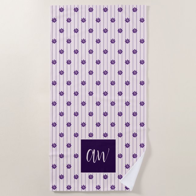 Chic Script Monogram Blume Blush Violet Strichen Strandtuch (Vorderseite)