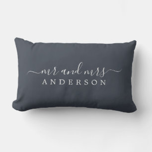 Chic Script Mr. Charcoal Blue Newlywed Monogram Lendenkissen