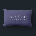 Chic Script Mr. Navy Blue Newlywed Monogram Lendenkissen<br><div class="desc">Chic, modernes mit Monogramm Kissen aus Holzkohle mit dem Text Mr. und Mrs. in weißem, elegantem Drehbuch. Fügen Sie einfach Ihren verheirateten Namen hinzu. Perfektes Geschenk für das frisch verheiratete Paar. Exklusiv für Sie entworfen von Happy Dolphin Studio. Wenn Sie Hilfe oder passende Produkte benötigen, kontaktieren Sie uns bitte unter...</div>