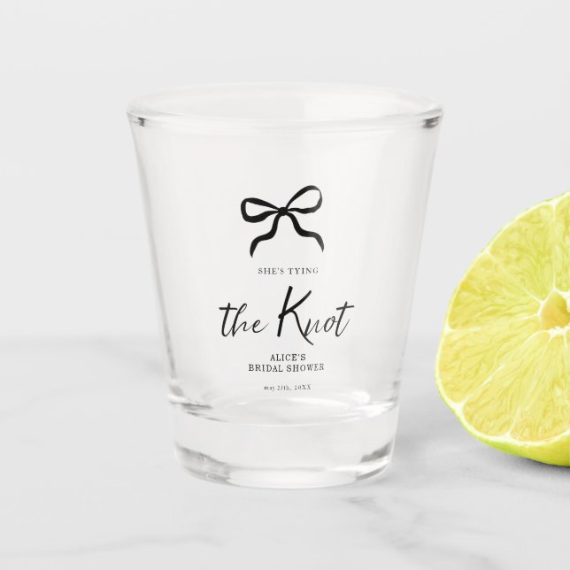 Chic She's The Knot Black Bow Brautparty Schnapsglas (Vorderseite)