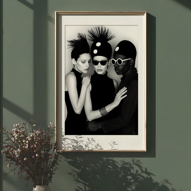 Chic Synergy: Monochrome Avantgarde-Trio Poster (Von Creator hochgeladen)