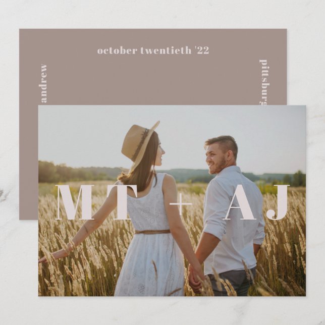Chic Taupe Monogram Overlay Foto Save the Date (Vorne/Hinten)