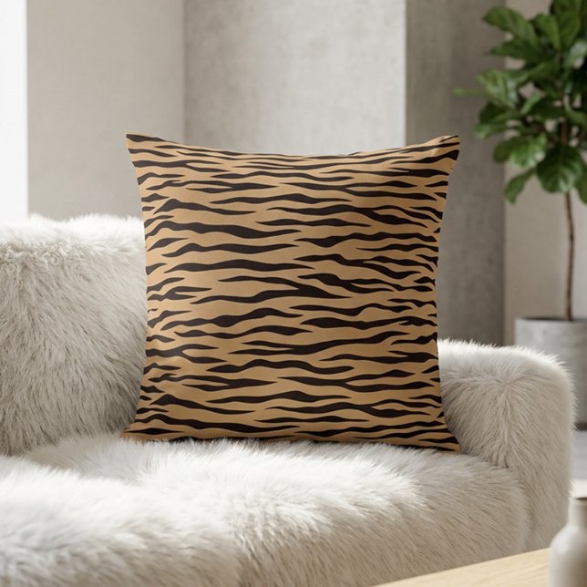 Chic Tiger Stripe Animal Print Safari Brown Black Kissen (Chic Tiger Stripe Animal Print Safari Brown Black Throw Pillow)