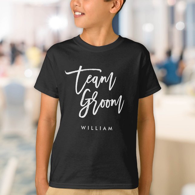 Chic Trendy Brush White Script Team Groom T-Shirt (Von Creator hochgeladen)