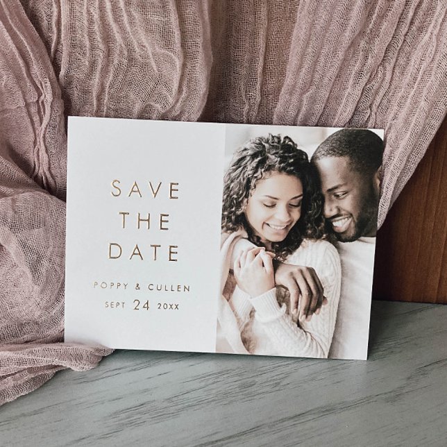 Chic Typografie | Gold Foil Foto Save the Date Folie Einladungspostkarte (Von Creator hochgeladen)