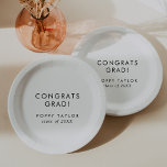 Chic Typografy Glückwunschs Grad Abschluss Pappteller<br><div class="desc">Diese schicken typografischen Glückwunsch grad Abschluss Papier Teller sind perfekt für ein modernes grad Party. Das einfache Design zeichnet sich durch klassisch minimalistische schwarz-weiße Typografie mit einem rustikalen Bohustempfinden aus. Anpassbar in jeder Farbe. Behalt das Design minimal und elegant, wie es ist, oder personalisiere es durch Hinzufügen von eigenen Grafiken...</div>