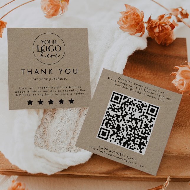 Chic Typografy Kraft Logo QR Code Verlass A Review Quadratische Visitenkarte (Von Creator hochgeladen)
