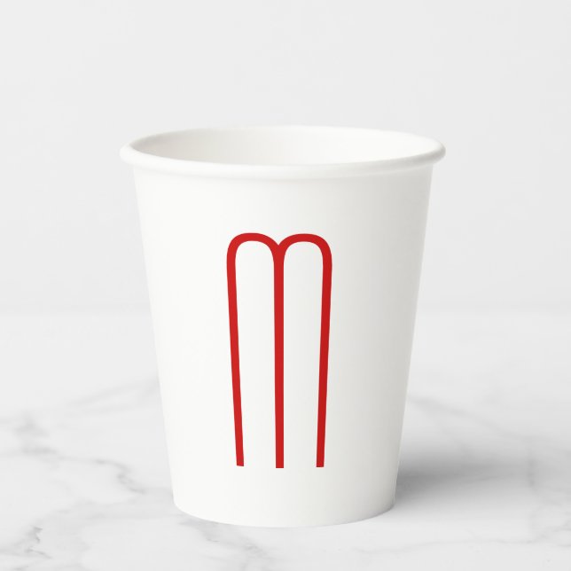 Chic Unique Monogram Red White Schlicht Simple Pappbecher (Vorderseite)