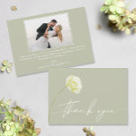 Chic Watercolor Blume Wedding Foto Dankeskarte<br><div class="desc">Vielen Dank in schicker Schrift mit einer schönen weißen Blume auf der Vorderseite,  diese Weise grüne Hochzeit Dankeschön Karten zeigen Ihr Foto und Nachricht auf der Rückseite. PASSENDE Artikel in unserer Sammlung.</div>
