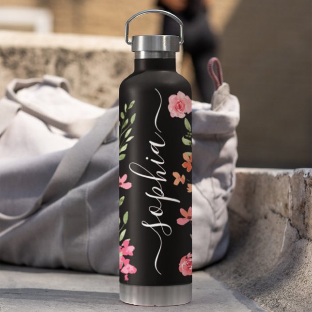 Chic Watercolor Blumenschrift Personalisiert Trinkflasche (Chic watercolor boho florals on black personalized water bottle.)
