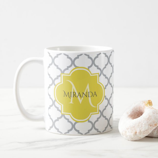 Chic White Gray Quatrefolie Gelber Mit Monogramm N Kaffeetasse (Mit Donut)