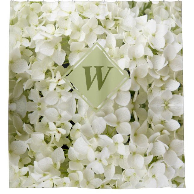 Chic White Hydrangea Sage Green Monogram Duschvorhang (Vorderseite)