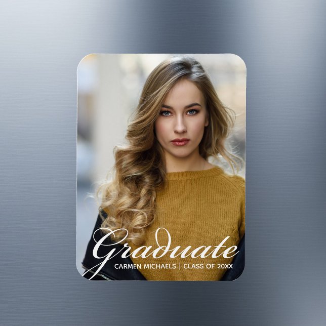 Chic White Script Overlay Modernes Graduate Foto Magnet (Von Creator hochgeladen)